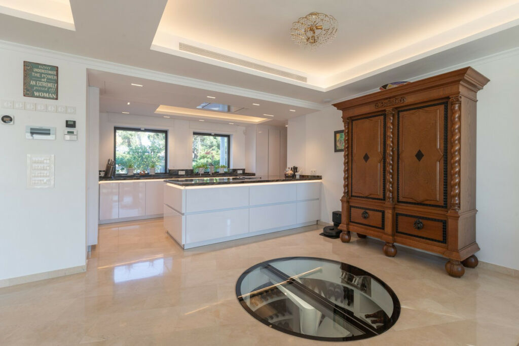 Detached Villa Elviria Málaga - image 8