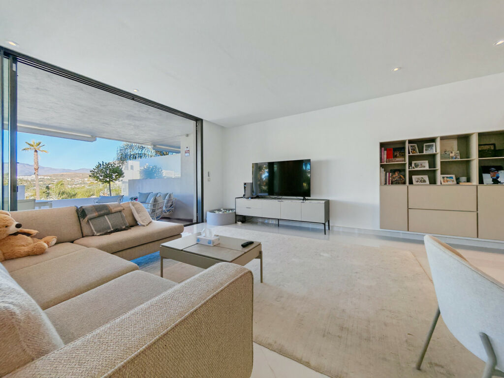 Middle Floor Apartment Estepona Málaga - image 6