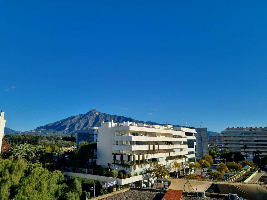 Middle Floor Apartment Puerto Banús Málaga - image 6
