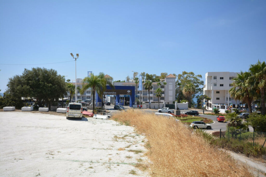 Land with Ruin Estepona Málaga - image 6