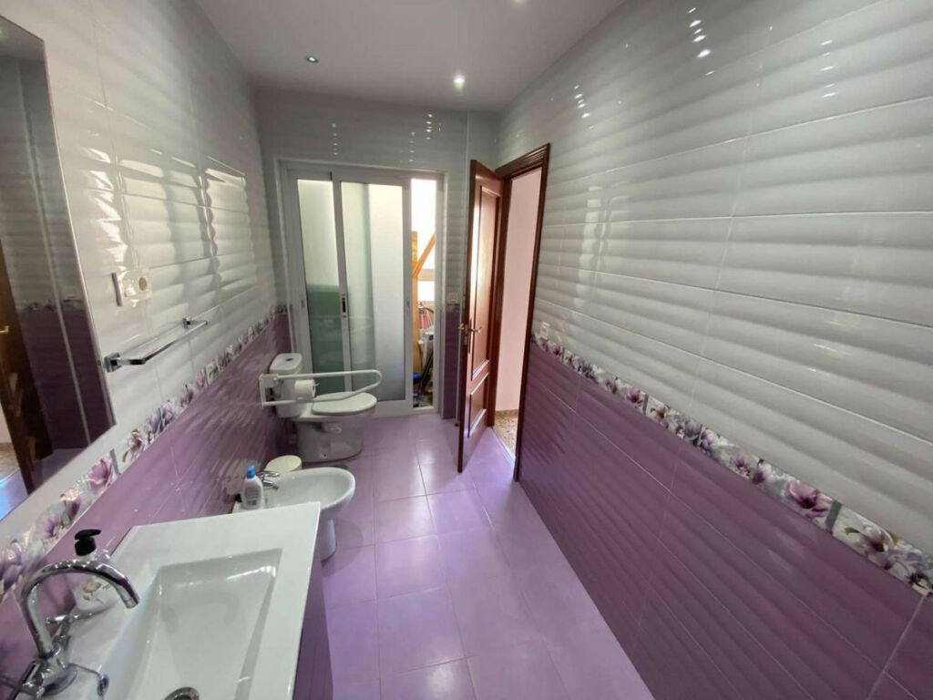 Middle Floor Apartment Fuengirola Málaga - image 6