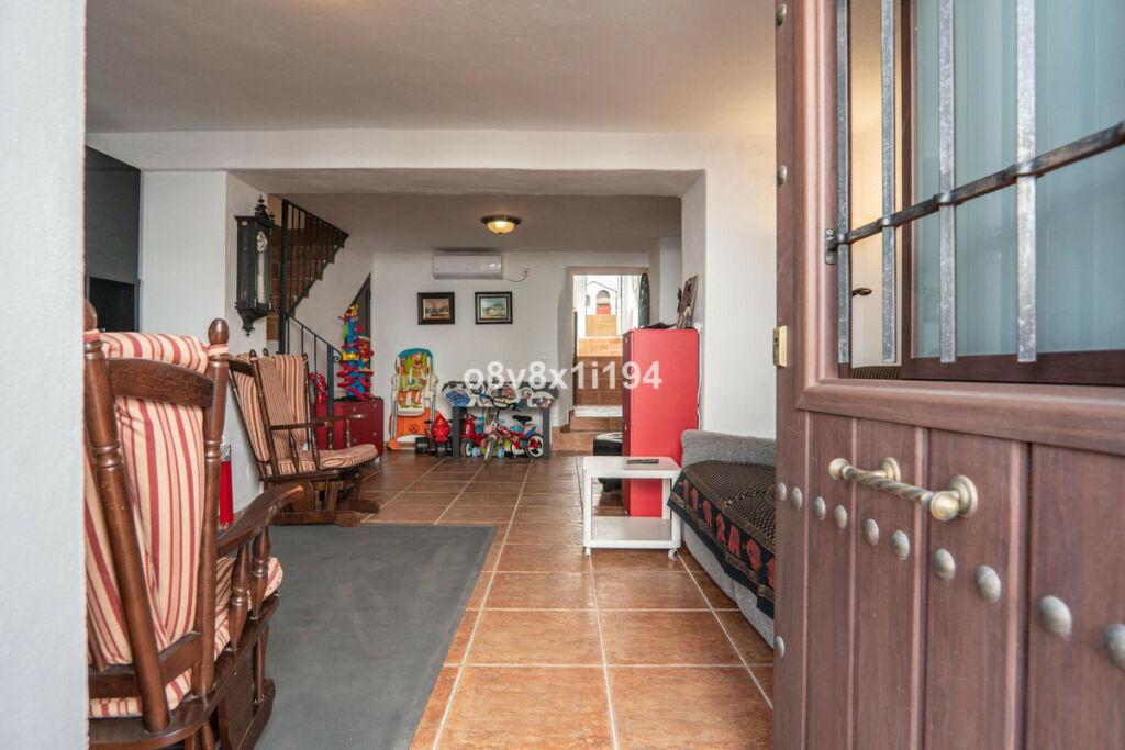 Detached Villa Pizarra Málaga - image 7