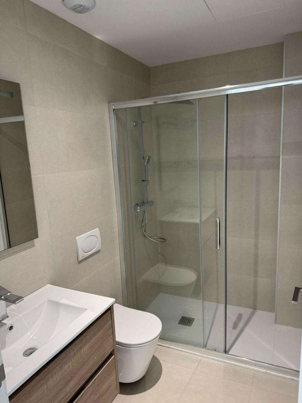 Middle Floor Apartment Fuengirola Málaga - image 8