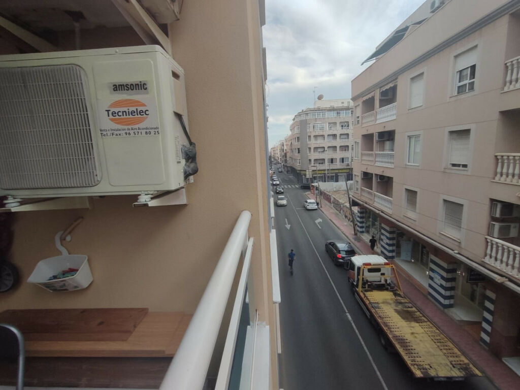 Middle Floor Apartment Torrevieja Alicante - image 7
