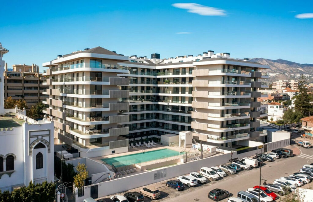 Middle Floor Apartment Fuengirola Málaga - image 3
