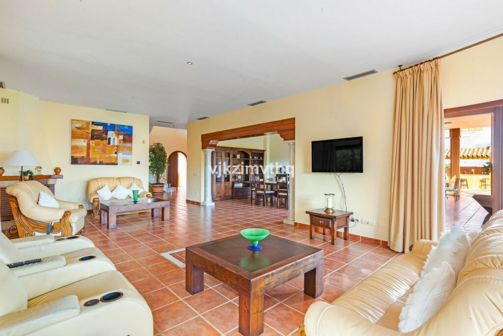 Detached Villa Benahavís Málaga - image 10