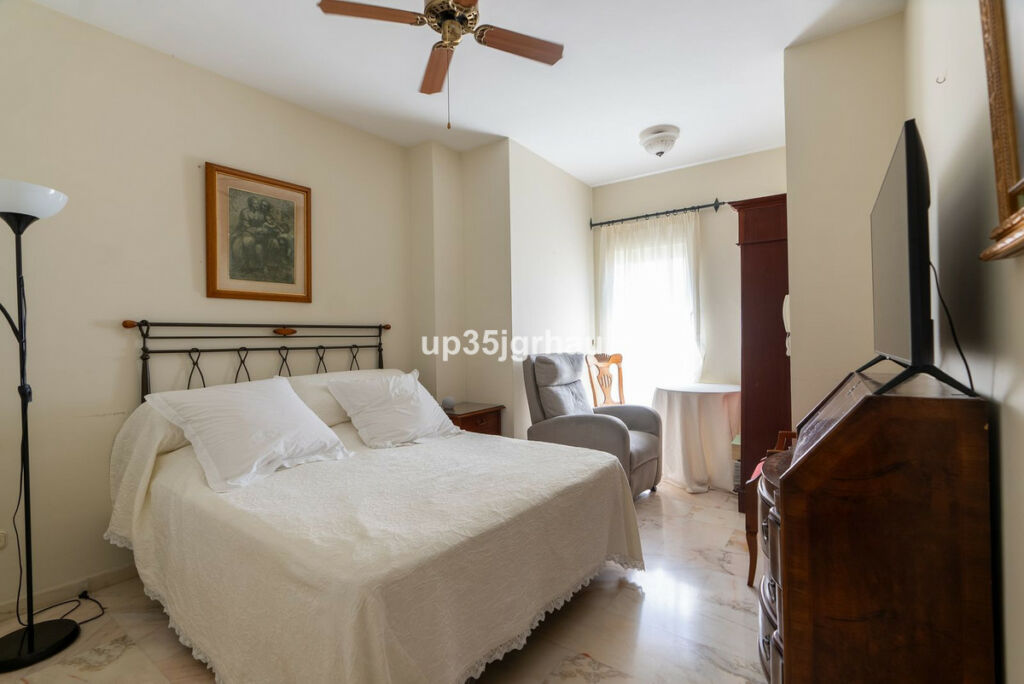Middle Floor Apartment Estepona Málaga - image 7