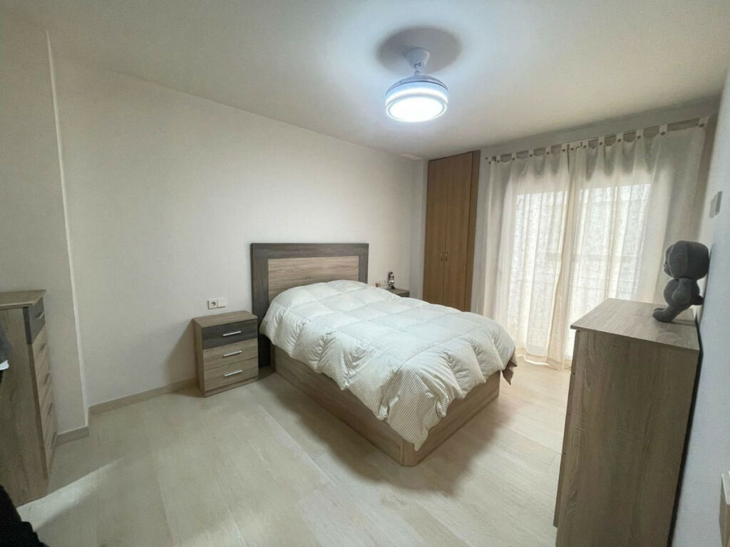 Middle Floor Apartment Estepona Málaga - image 2