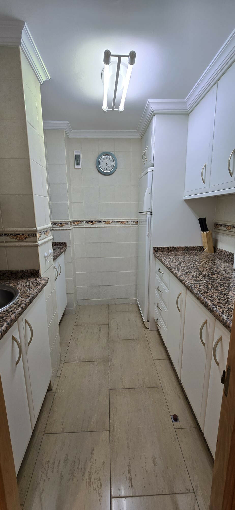 Middle Floor Apartment La Carihuela Málaga - image 7