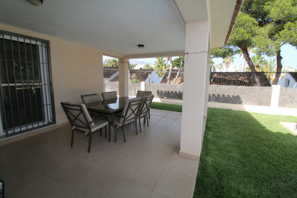 Detached Villa Nueva Andalucía Málaga - image 7
