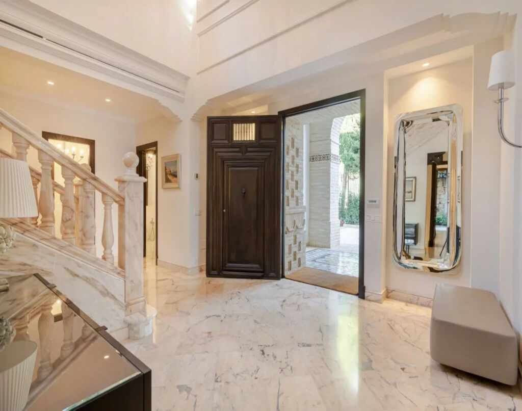 Detached Villa Sierra Blanca Málaga - image 7