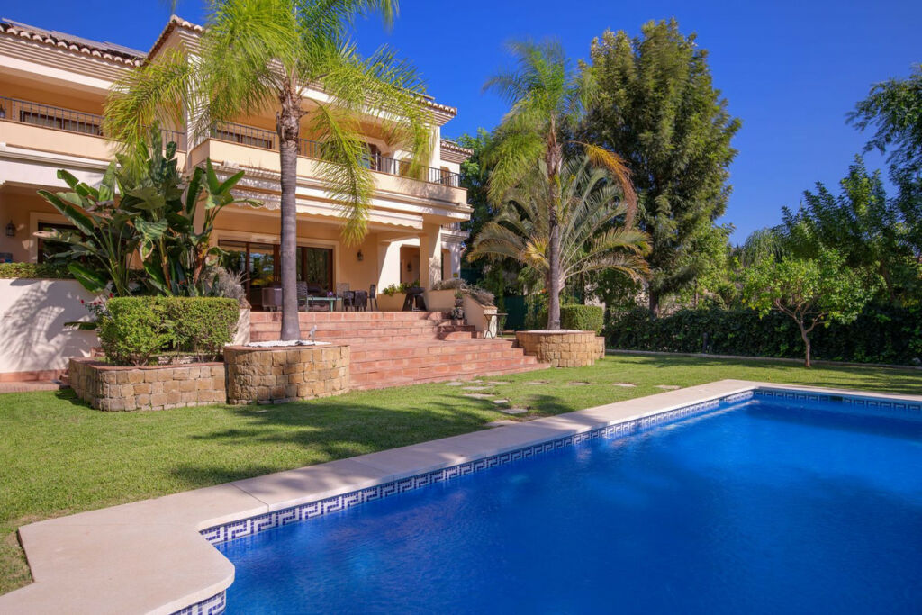 Detached Villa Los Arqueros Málaga - image 6