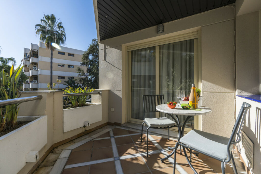 Middle Floor Apartment Nueva Andalucía Málaga - image 7