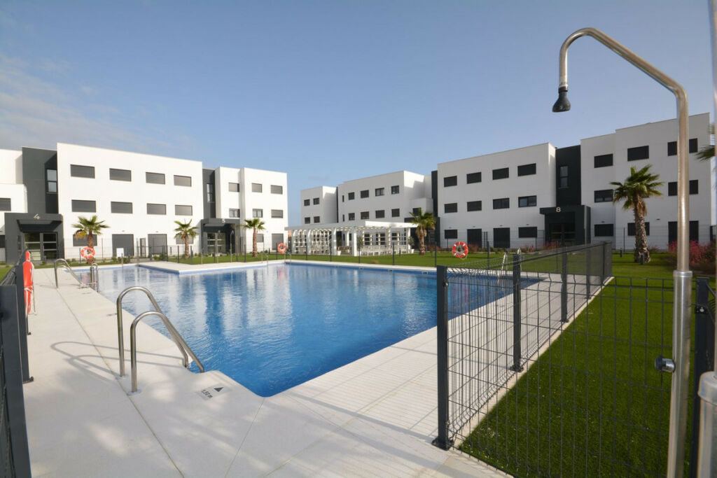 Middle Floor Apartment Estepona Málaga - image 7