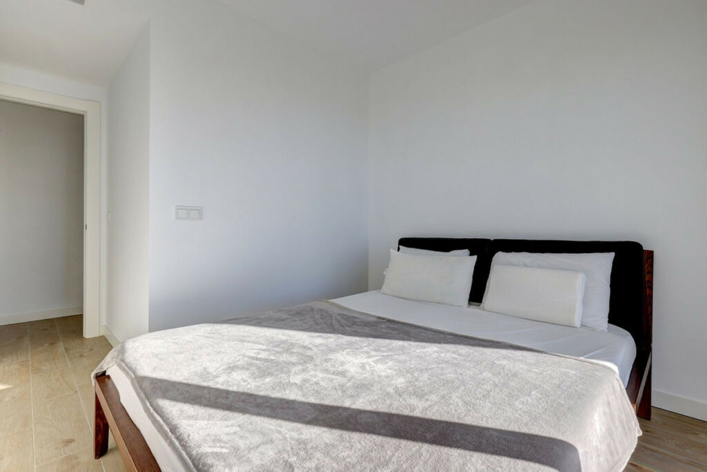 Middle Floor Apartment Estepona Málaga - image 7