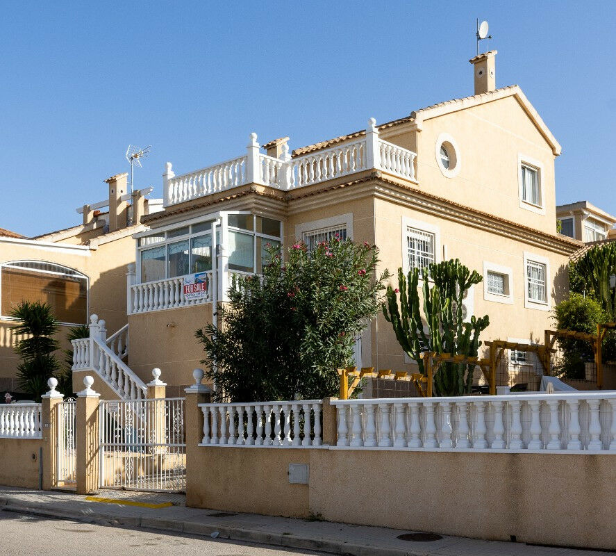 Detached Villa Los Altos Alicante - image 7