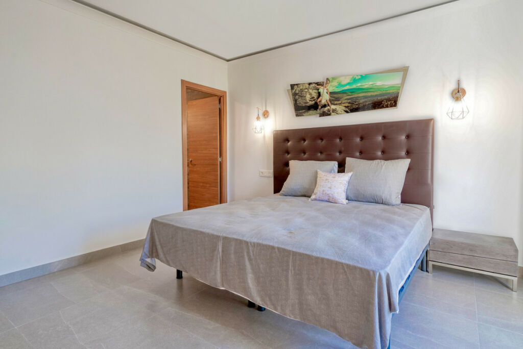 Middle Floor Apartment Puerto Banús Málaga - image 7