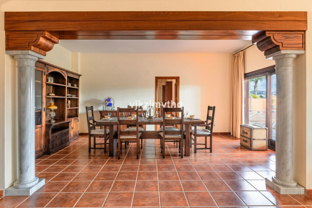 Detached Villa Benahavís Málaga - image 11