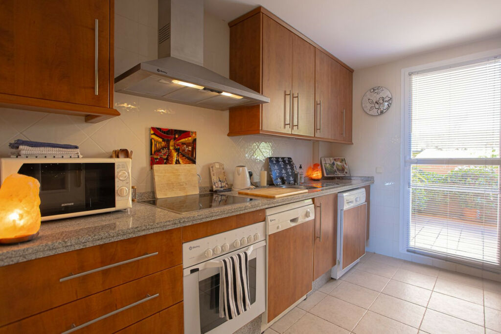 Middle Floor Apartment Elviria Málaga - image 8
