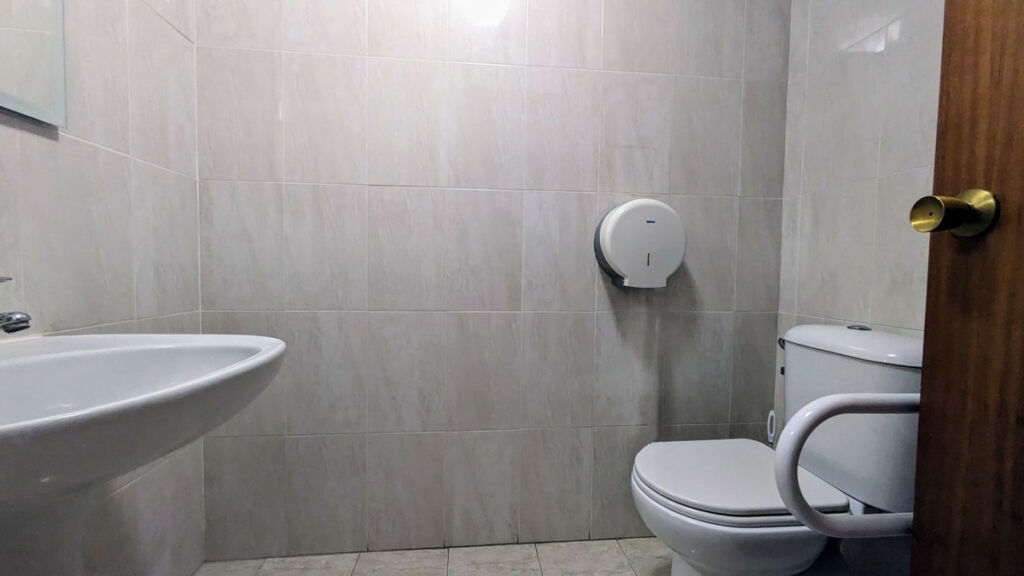 Middle Floor Apartment Fuengirola Málaga - image 8