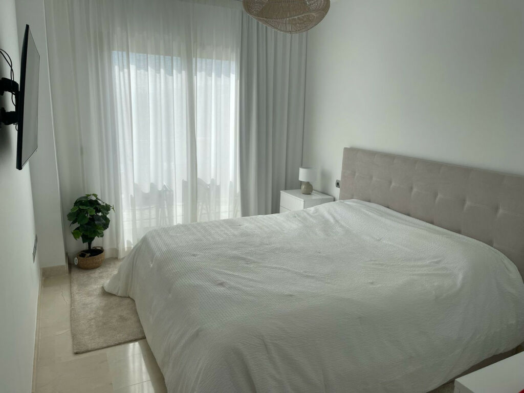 Middle Floor Apartment Estepona Málaga - image 8
