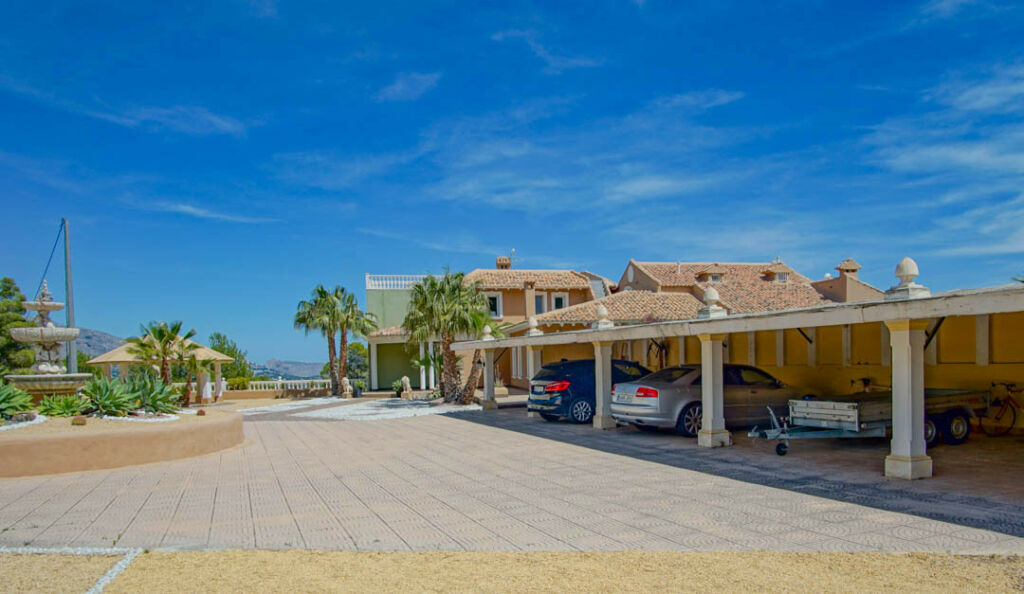Detached Villa La Nucia Alicante - image 8