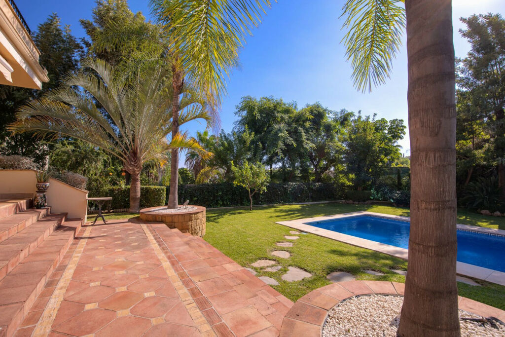 Detached Villa Los Arqueros Málaga - image 8