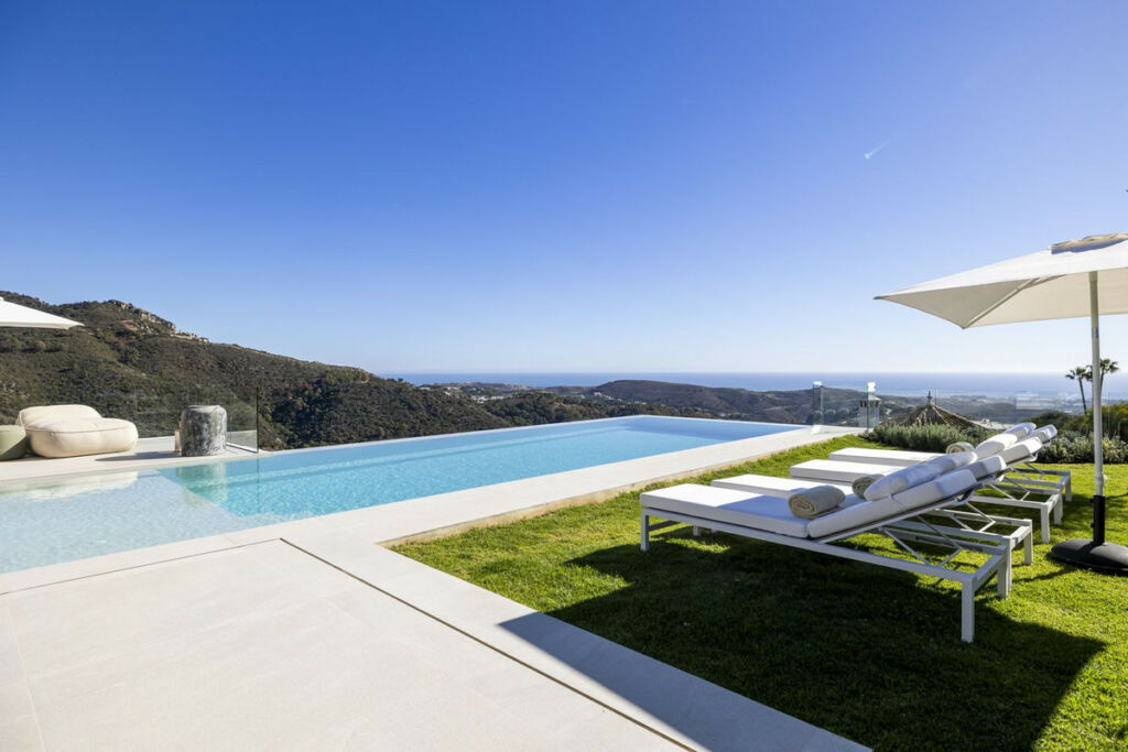 Detached Villa Benahavís Málaga - image 4