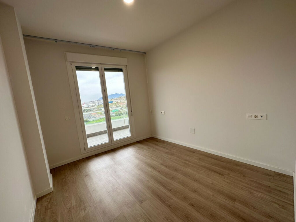 Middle Floor Apartment Nueva Andalucía Málaga - image 8