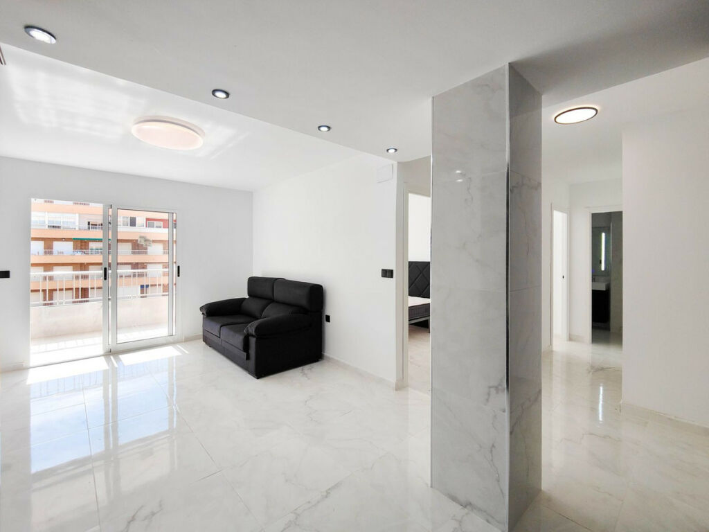 Middle Floor Apartment Punta Prima Alicante - image 8