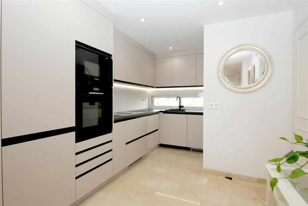 Penthouse Estepona Málaga - image 8