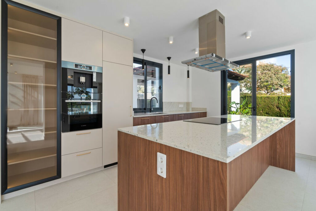 Detached Villa Elviria Málaga - image 8