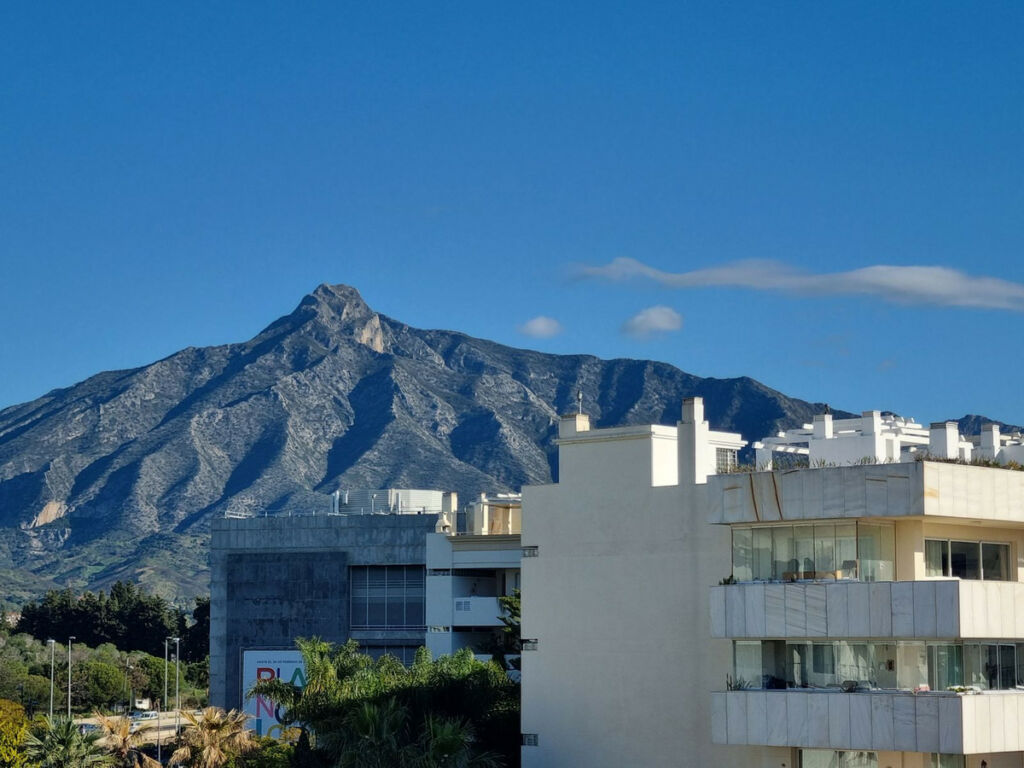 Middle Floor Apartment Puerto Banús Málaga - image 8
