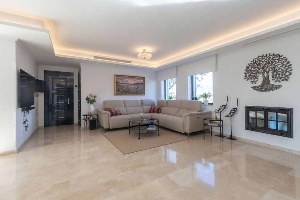 Detached Villa Elviria Málaga - image 10