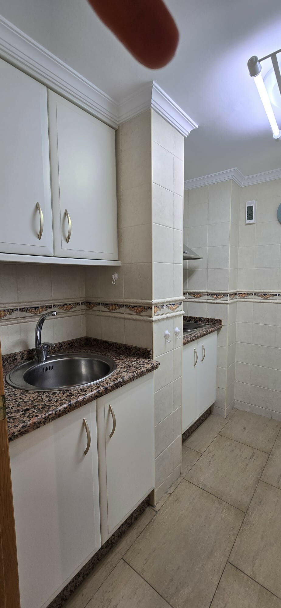 Middle Floor Apartment La Carihuela Málaga - image 8