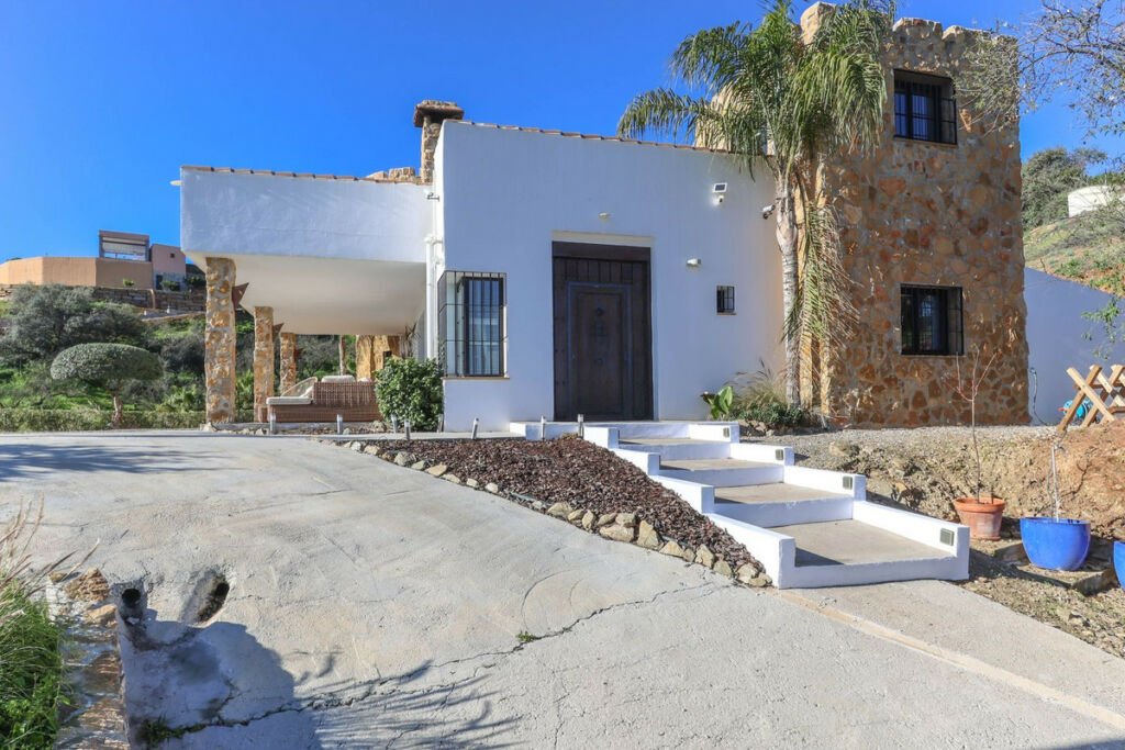 Detached Villa Monda Málaga - image 8