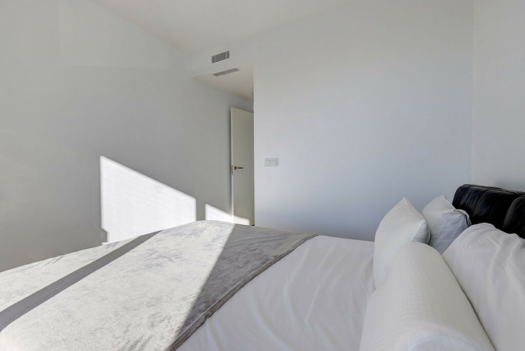 Middle Floor Apartment Estepona Málaga - image 8