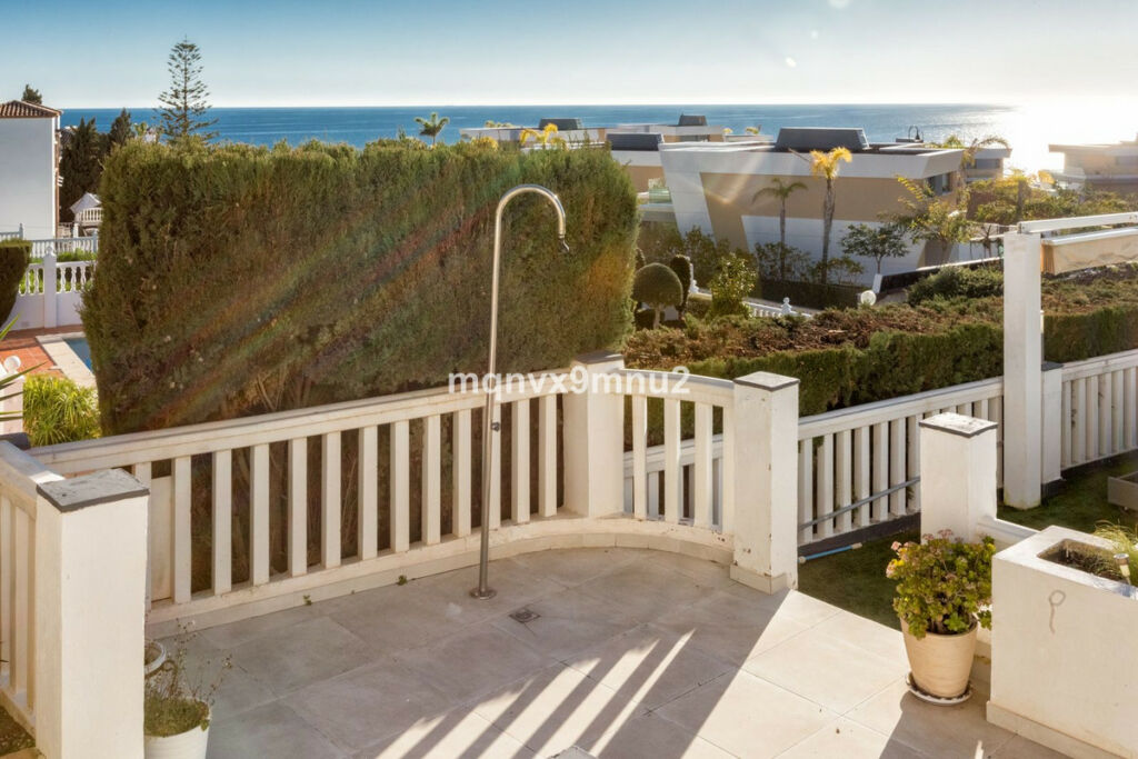 Detached Villa El Chaparral Málaga - image 11