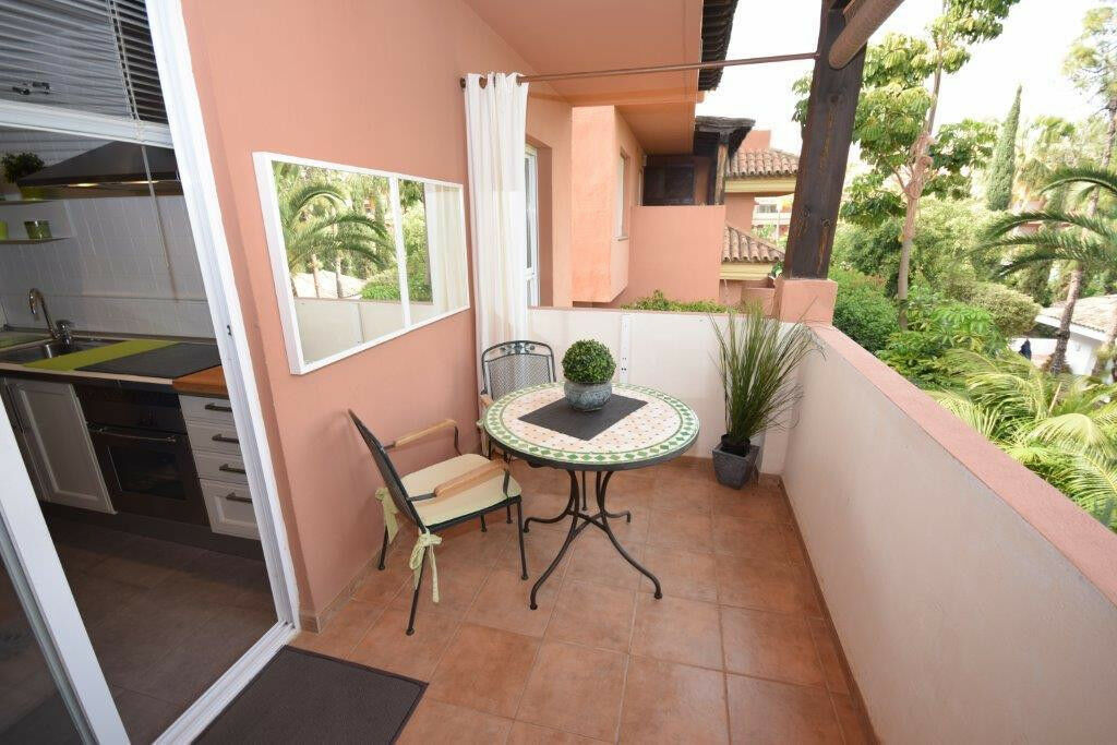 Middle Floor Apartment Puerto Banús Málaga - image 9