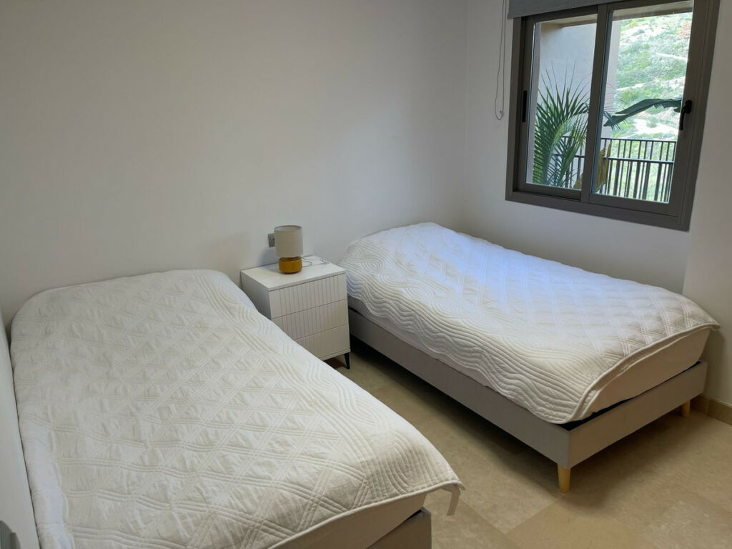 Middle Floor Apartment Estepona Málaga - image 9