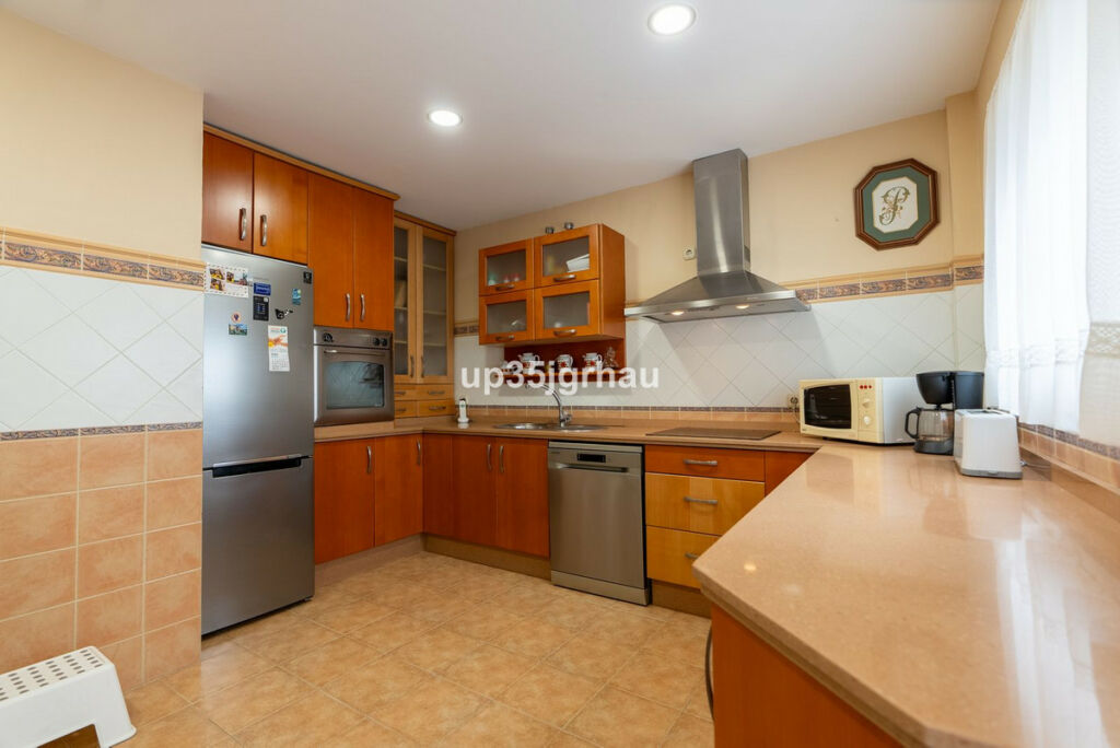Middle Floor Apartment Estepona Málaga - image 9