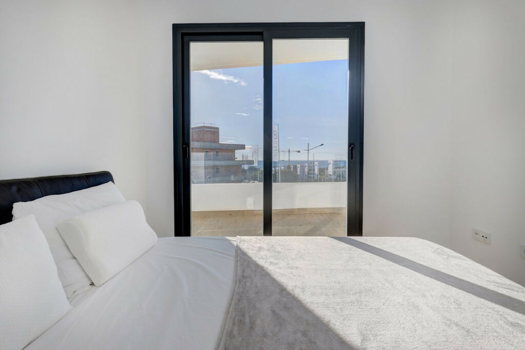 Middle Floor Apartment Estepona Málaga - image 9