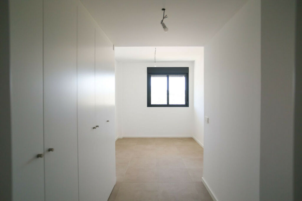 Middle Floor Apartment Los Alamos Málaga - image 9
