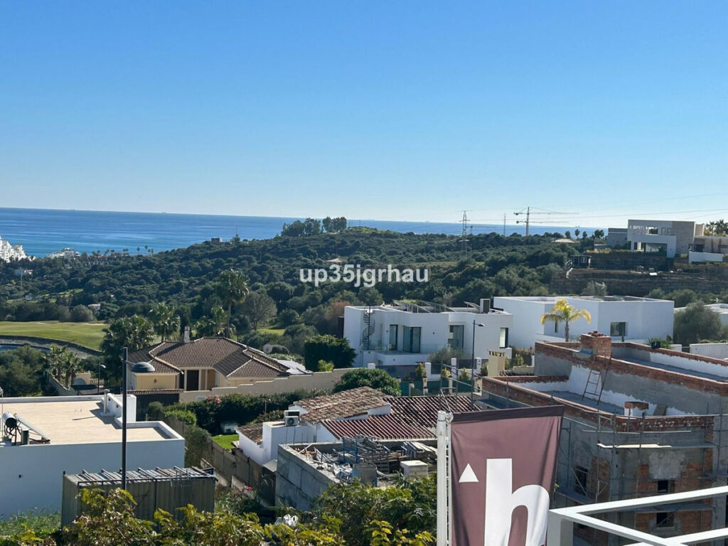 Top Floor Apartment Estepona Málaga - image 9