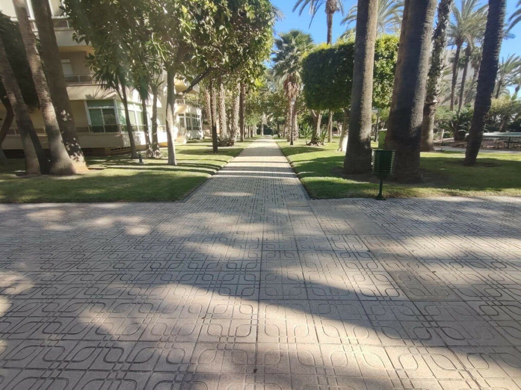 Middle Floor Apartment Torrevieja Alicante - image 9