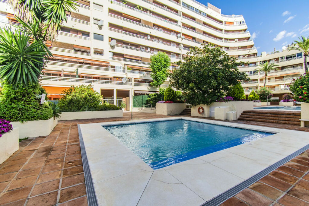 Middle Floor Apartment Marbella Málaga - image 9