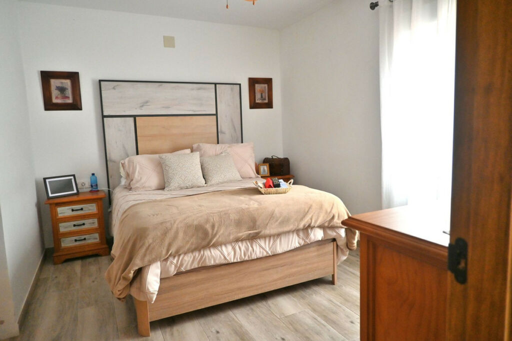 Ground Floor Apartment Las Lagunas Málaga - image 9