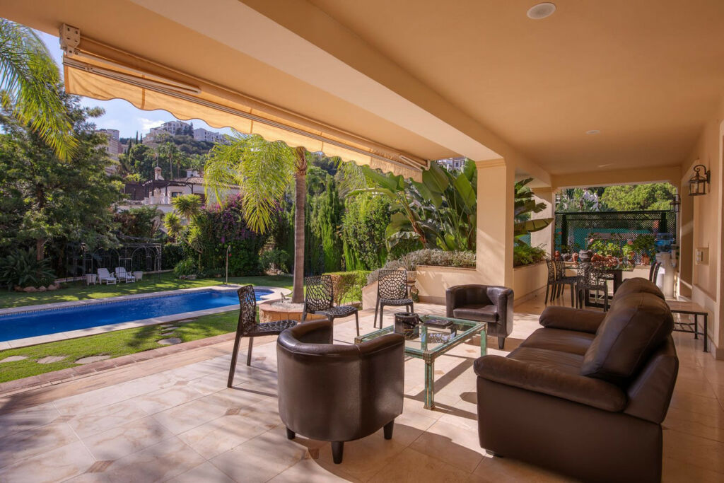 Detached Villa Los Arqueros Málaga - image 2