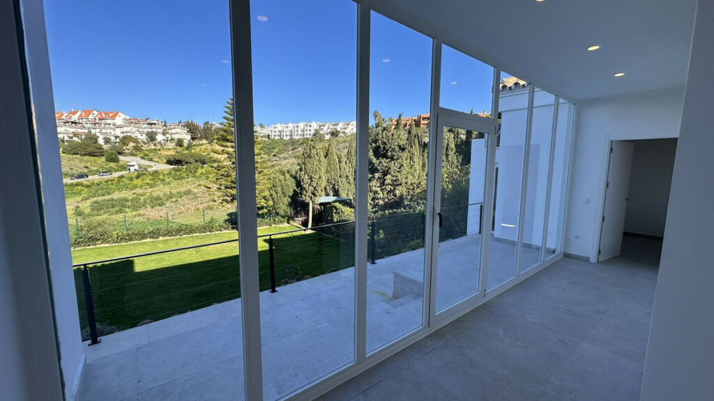 Detached Villa La Duquesa Málaga - image 9