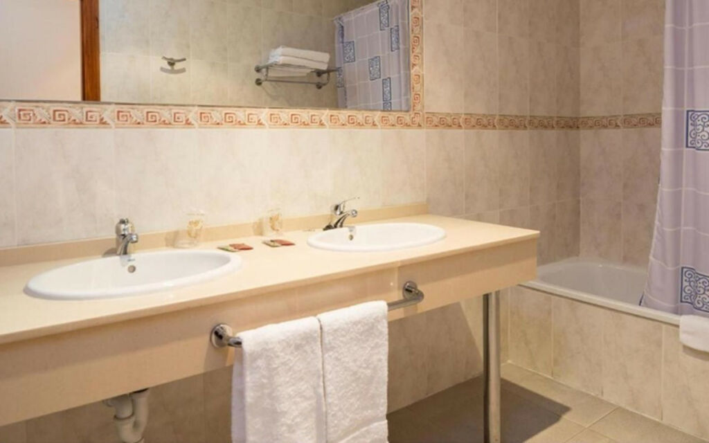 Hostel Estepona Málaga - image 9